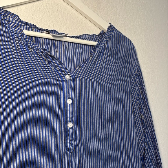 Liz Claiborne Blue Striped Blouse - size small - Picture 3 of 6